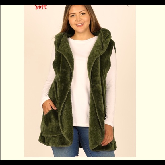 Zenana Outfitters Jackets & Blazers - PRICE ⬇️ PLUS SZ Hunter Green Fur Open Hooded Vest